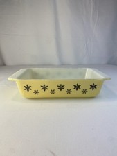 Pyrex Gaiety Yellow Snowflake Casserole Dish with Lid Rectangular Space Saver