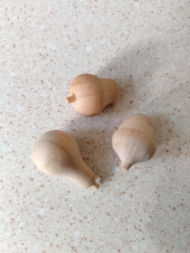 Small wooden acorns pear - small,