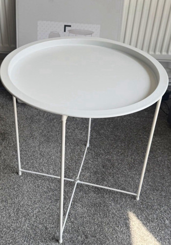 White metal foldable round - white,
