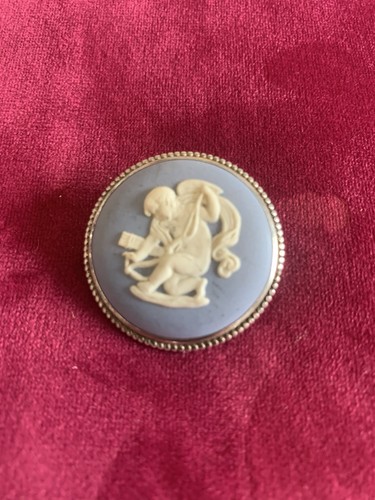 Wedgewood porcelain broach - wedgewood,