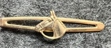 VINTAGE NIPPY CLIP STRATTON IMITATION HORSE HEAD TIE CLIP GOLD TONE AGED