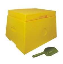 Small grit bin including scoop