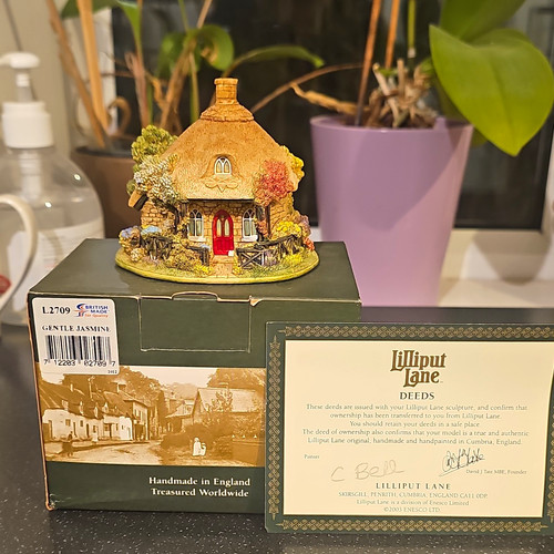 Lilliput lane gentle jasmine - lilliput,
