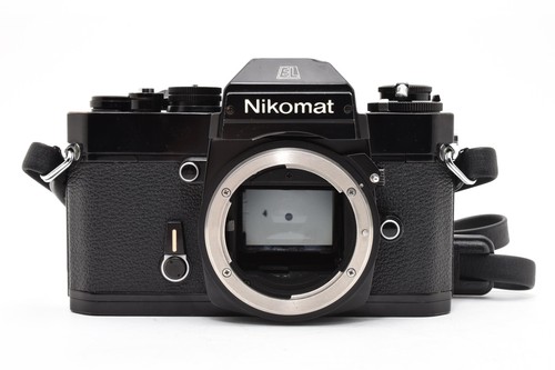 Near mint strap nikon - [near, w/strap]