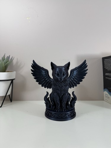 Gothic winged cat - statue, –