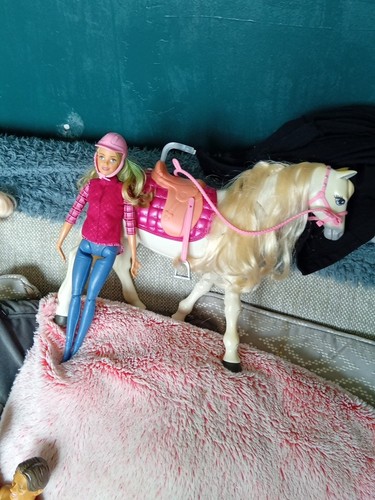 Walking barbie horse with - horse,