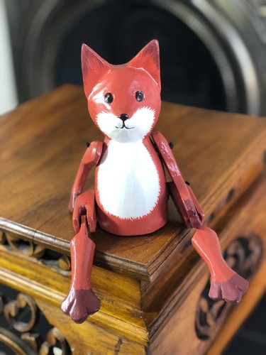 Fox shelf sitter dangling legs - shelf,