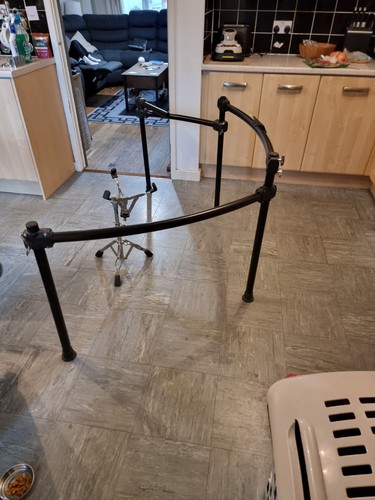 Alesis curved drum rack - curved, and