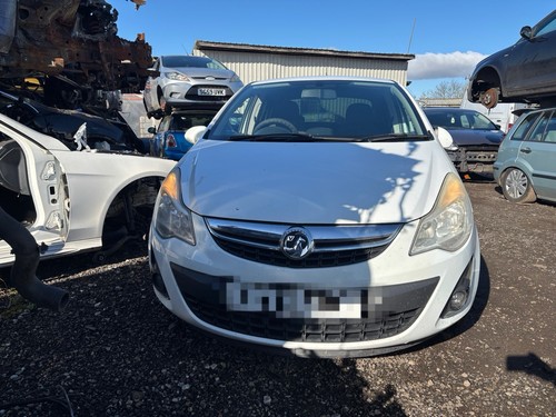 Breaking vauxhall corsa - breaking,