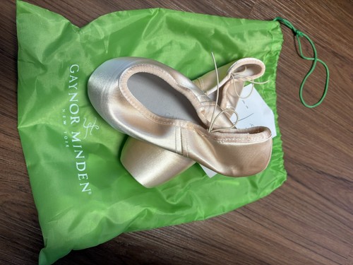 Gaynor minden pointe shoes - minden,