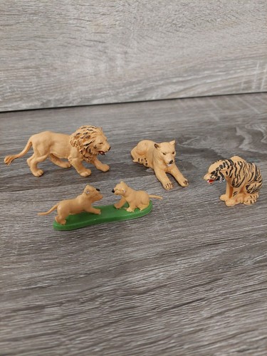 Group vintage britains - of,