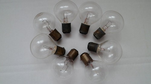Vintage gas filled 6 volt - 8, (6