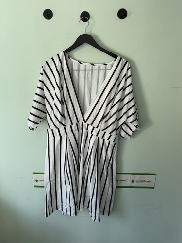 Ladies white stripe neck - white, v