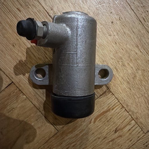 Girling clutch slave cylinder - slave,