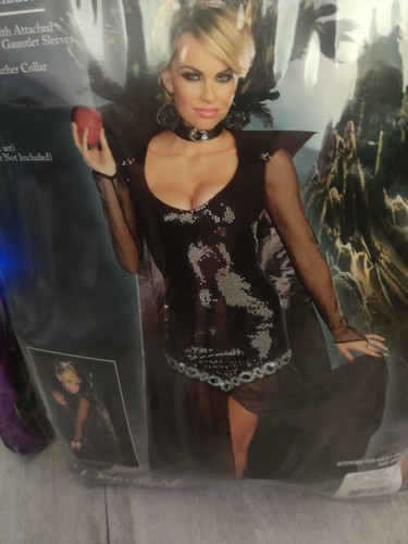 The queen mean halloween - of,
