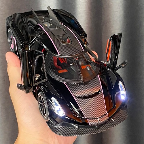 Scale supercar diecast - 1:24,