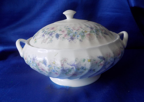 Wedgwood angela lidded - ,