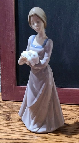 Nao lladro precious - by, "precious