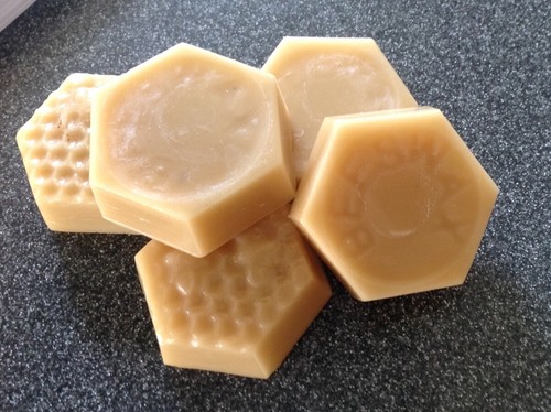 Hexagonal block 100 - 100%, beeswax
