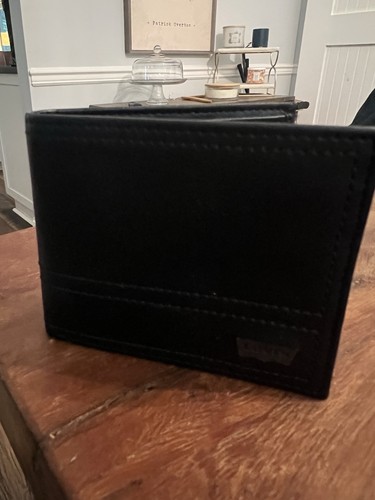 Levi men bifold logo - bifold,
