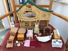 Sylvanian Families Lakeside Lodge, Almost Complete, Very Good Condition