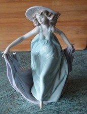 Lladro 05662 May Dance