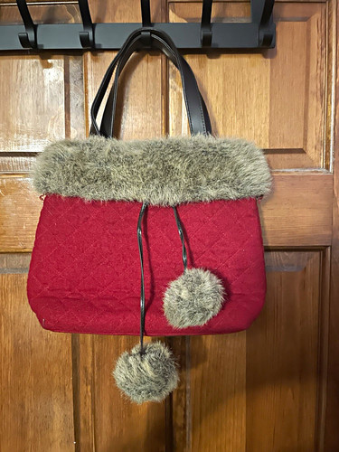 Red quilted tote bag - red,