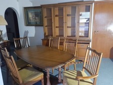 Stag  Dinning Room Set Table 4 chairs  2 carvers  Dresser / Bookcase Maple