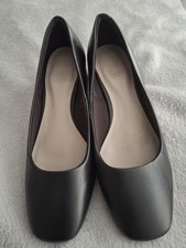 M&S Court Shoes Size 8 wide Fit Excellent Condition