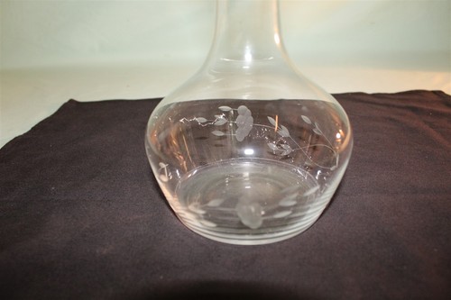 Vase etched floral pattern - etched,