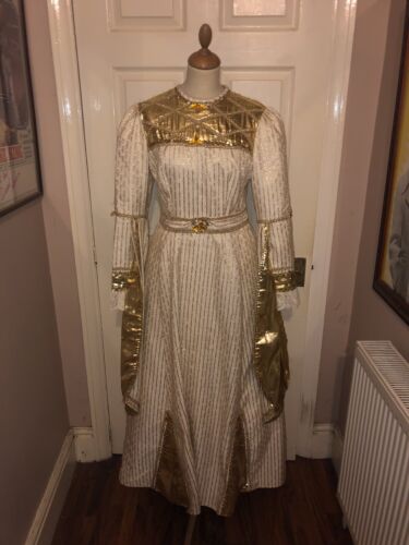 Ladies pantomime medieval - pantomime,