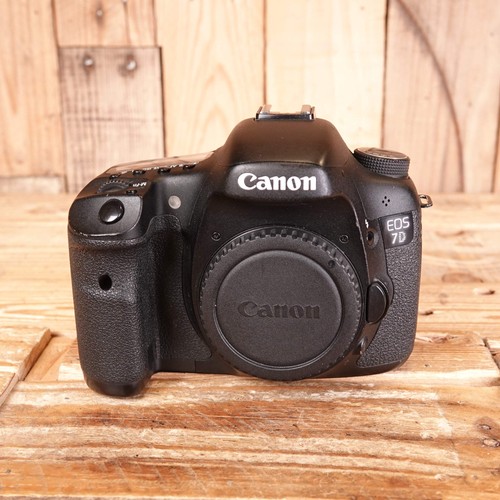 Used canon dslr camera - used,