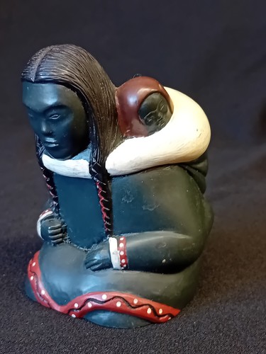 Inuit resin mother and child - 'mother, child'