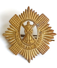 WW1 The Royal Scots (The Royal Regiment) Cap Badge KC Brass Economy - Original
