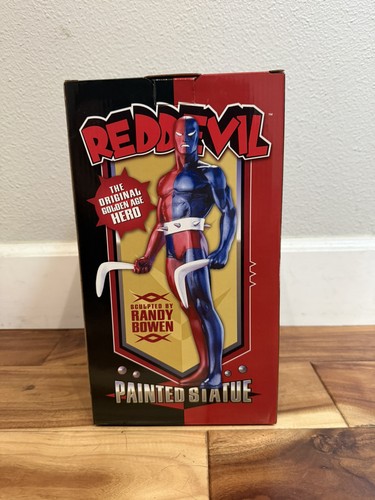 Bowen reddevil statue - bowen,