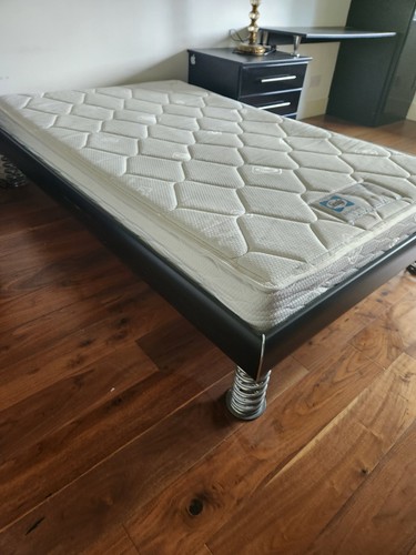 Single bed frame with sealy