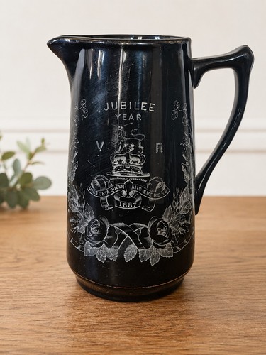 Antique queen victoria golden - queen,