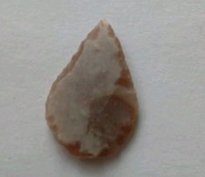 NEOLITHIC FLINT CARVED LEAF-SHAPED ARROWHEAD. STONE AGE BRITAIN 3000 B.C.