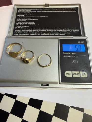 Three 9ct yellow gold - three,
