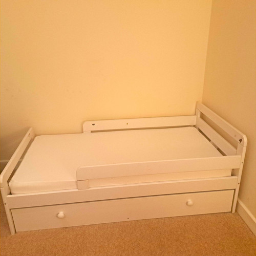 White wooden toddler bed - , with