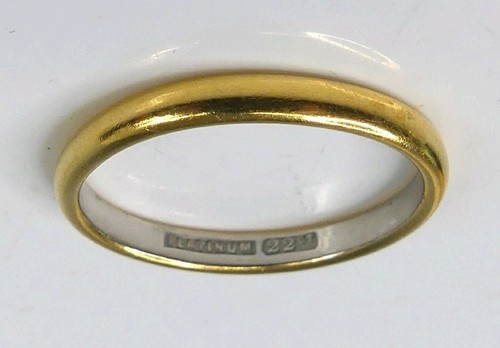 Very unique 22ct solid gold - unique,