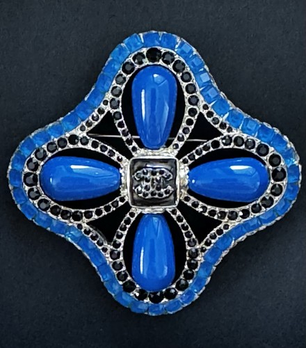 Chanel curvy cross costume - curvy,