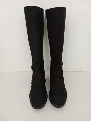 Duo women knee - knee, high