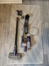 Dyson V8 Vacuum - Good