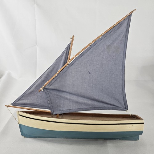 Vintage model madeira - model, y3