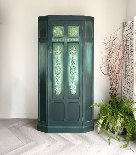 Arts crafts wardrobe hand - arts,