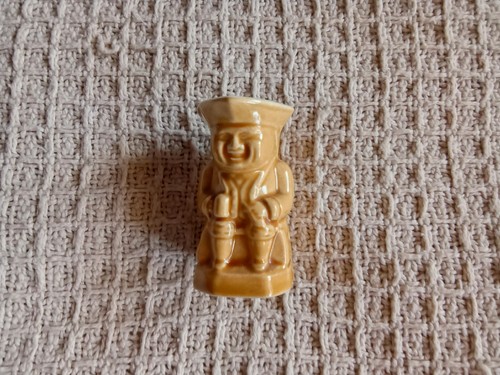 Vintage miniature toby jugs - jugs, no