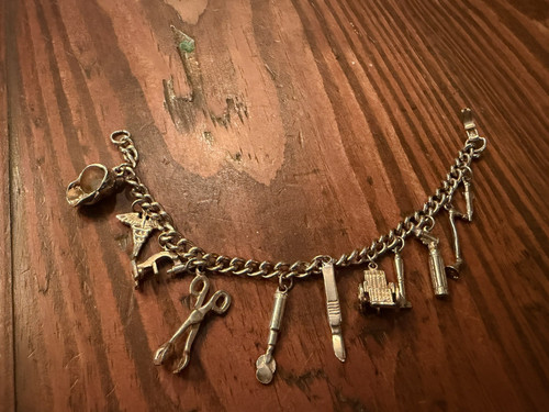 Vtg gold tone charm bracelet - vtg,
