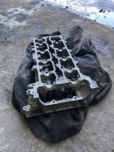 Cylinder head mercedes - head,