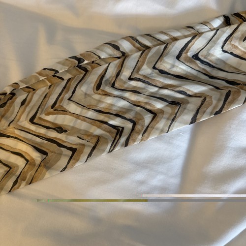 Bnwt 100 polyester scarf - 100%,